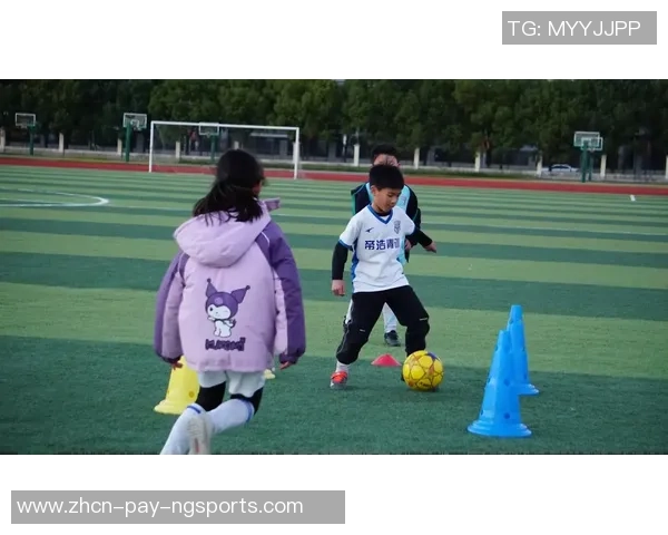 小学生足球文化的魅力与成长之路探索